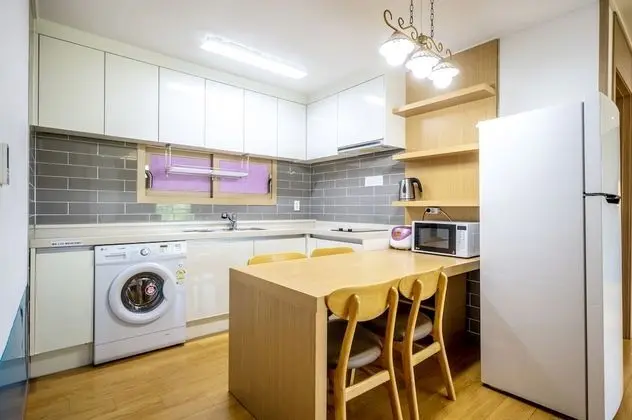 99sqm, B Type (base occupancy 4, pay onsite 20000 KRW per extra person)