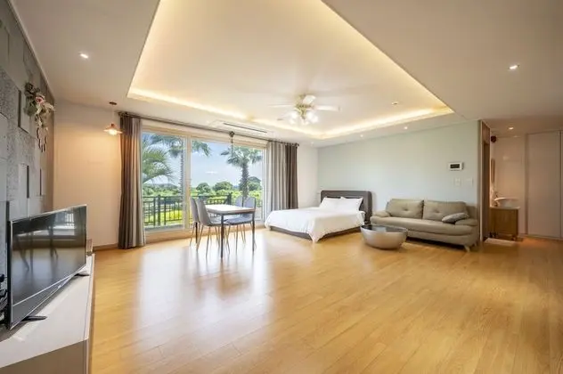 99sqm, B Type (base occupancy 4, pay onsite 20000 KRW per extra person)