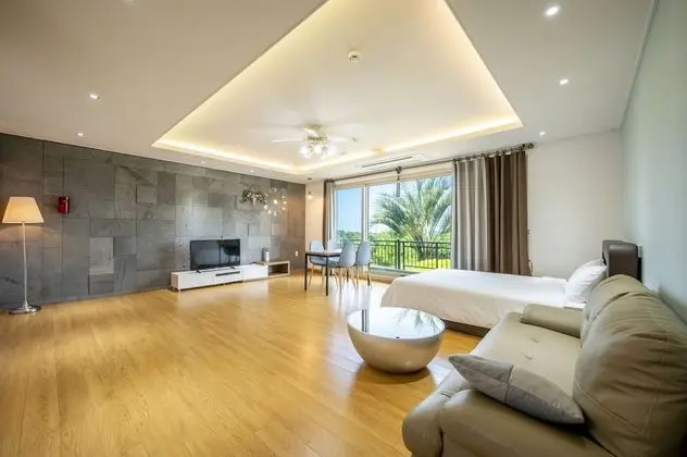 99sqm, B Type (base occupancy 4, pay onsite 20000 KRW per extra person)