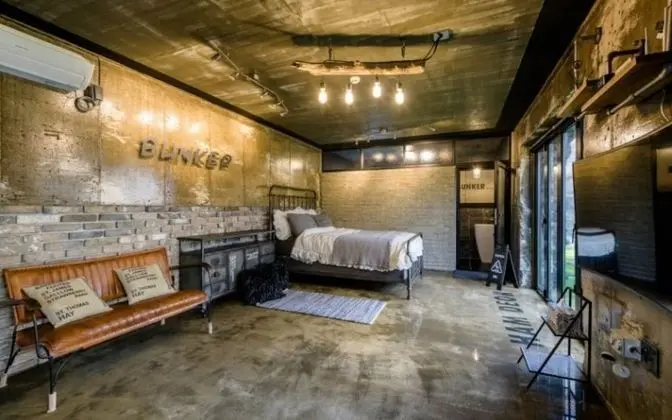 Oda (Bunker Room)