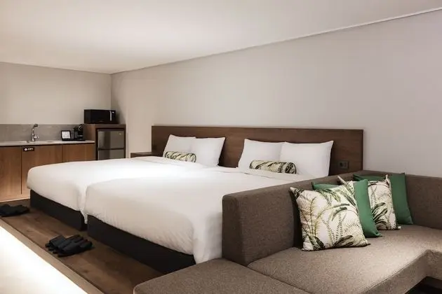 [Tourist Package] Premier Room-Room 1 night + breakfast 2 people + 2 tickets to tourist attractions