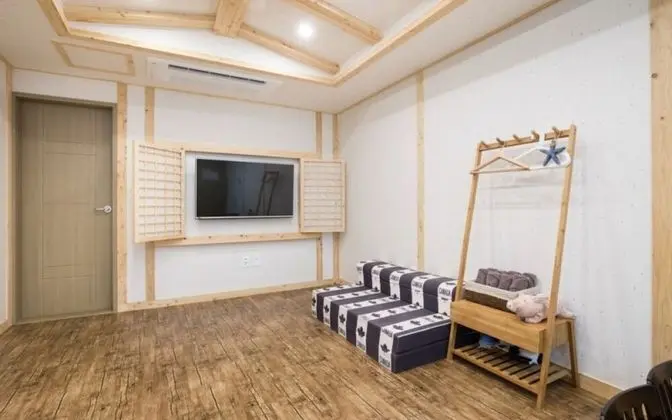 Oda (21 pyeong Ondol (Living Room + Room 1)