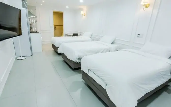 Oda (Deluxe Triple (motion bed styler bath)