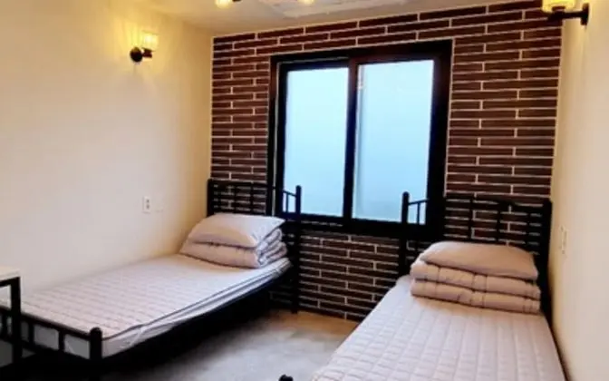 Oda (Two Person Twin Bed (Must Attend Hous)