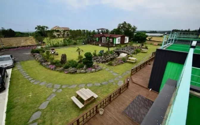 Oda (Double-layered unshared house)