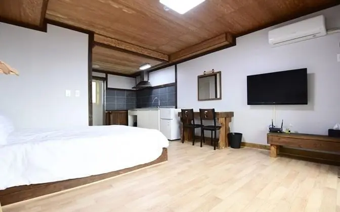 Oda (Room 201)