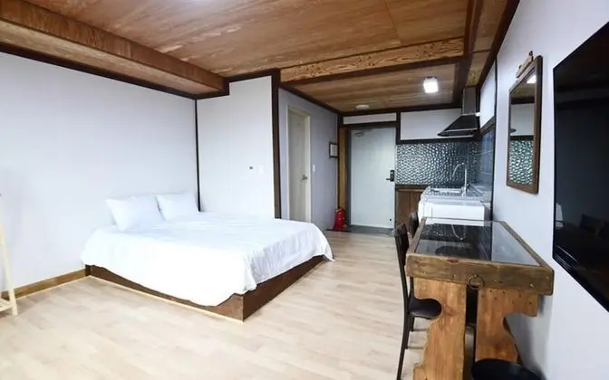 Oda (Room 201)