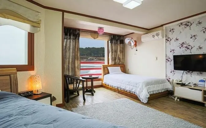 Oda (Couple Room B (202))