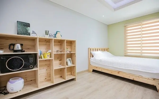 Oda (Room 203)