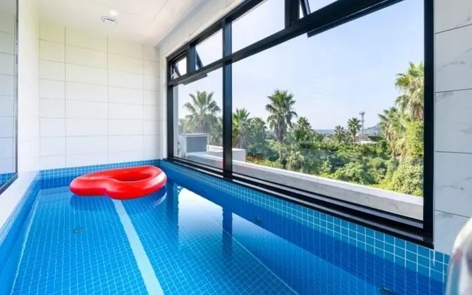 Oda (Room 202 (Indoor Pool))