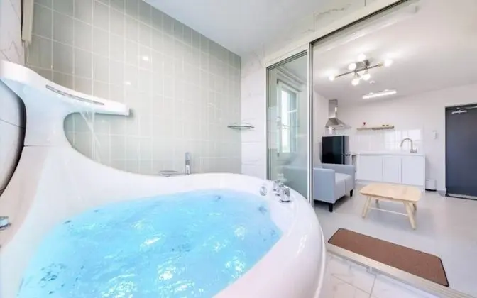 Oda (Room 302 (Spa Duplex))