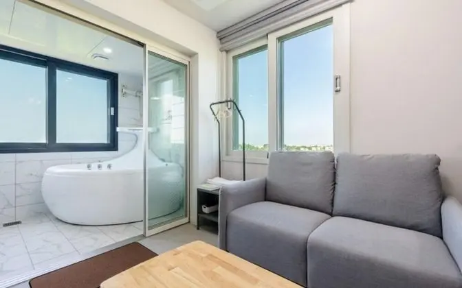 Oda (Room 302 (Spa Duplex))