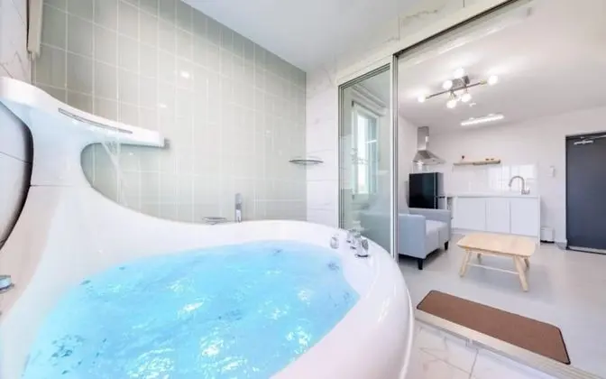 Oda (Room 302 (Spa Duplex))