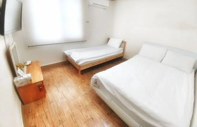 Üç Kişilik Oda