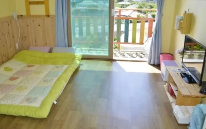 Oda (Yellow Room)