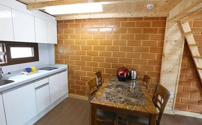 Traditional Dubleks (Cypress and Red Clay Room)