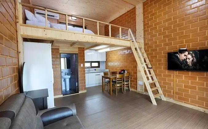 Traditional Dubleks (Cypress and Red Clay Room)