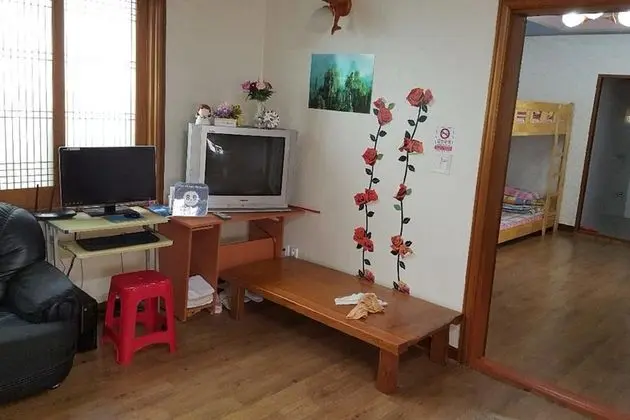 Oda (203 Family Room)