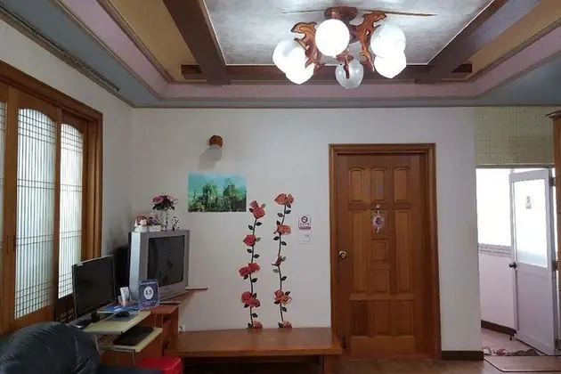 Oda (203 Family Room)