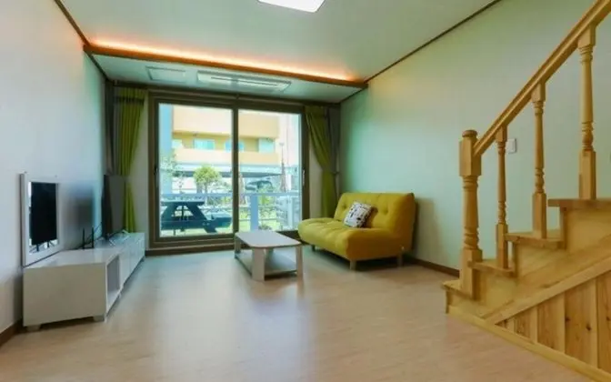 Oda (Room 102)