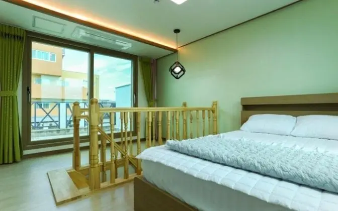Oda (Room 102)
