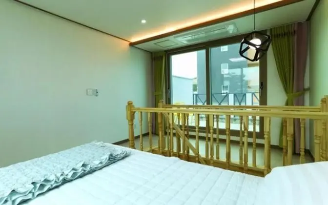 Oda (Room 102)
