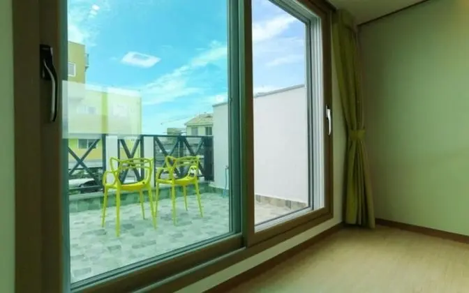 Oda (Room 102)