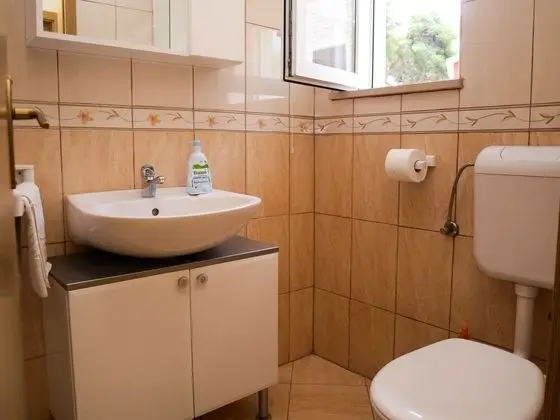 Apart Daire (Jela - 50 m from pebble beach - A2(4))