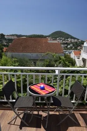 İki Ayrı Yataklı Oda (Balcony & Shared Kitchen)
