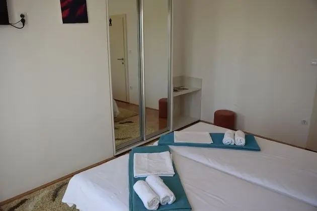 İki Ayrı Yataklı Oda (Balcony & Shared Kitchen)