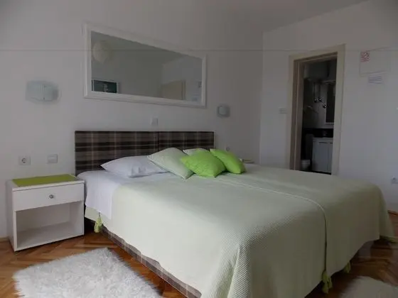 İki Ayrı Yataklı Oda (Balcony & Shared Kitchen)