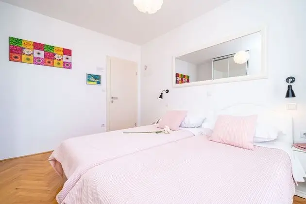 İki Ayrı Yataklı Oda (Balcony & Shared Kitchen)