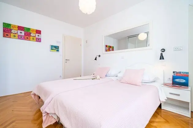 İki Ayrı Yataklı Oda (Balcony & Shared Kitchen)