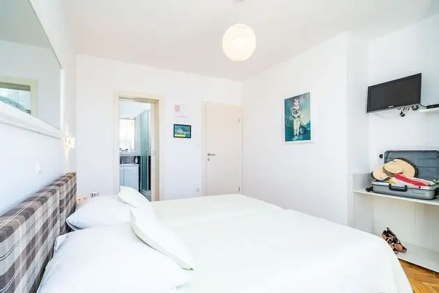 İki Ayrı Yataklı Oda (Balcony & Shared Kitchen)