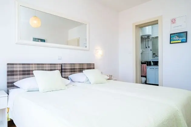 İki Ayrı Yataklı Oda (Balcony & Shared Kitchen)