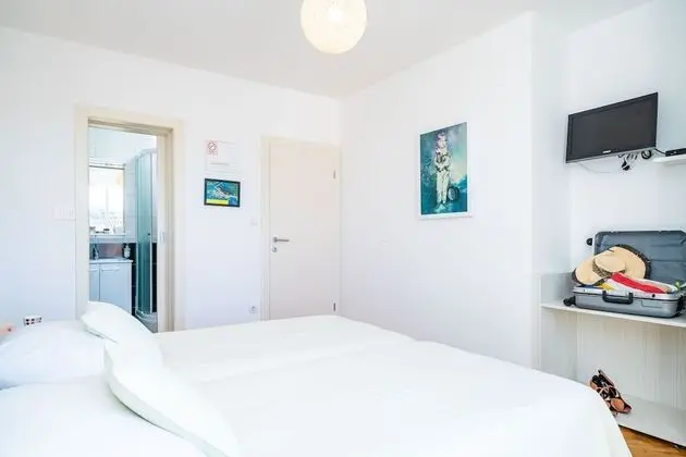 İki Ayrı Yataklı Oda (Balcony & Shared Kitchen)