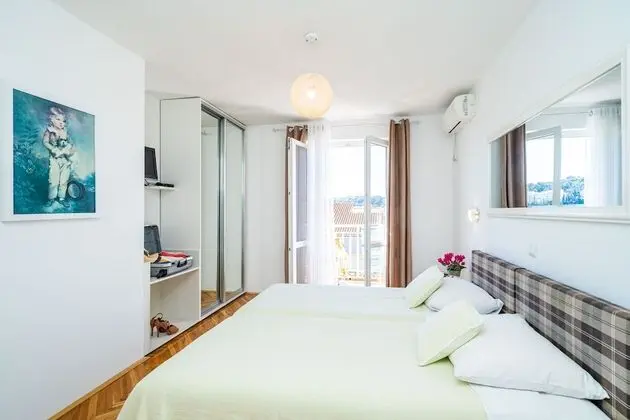 İki Ayrı Yataklı Oda (Balcony & Shared Kitchen)