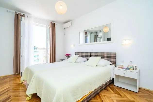 İki Ayrı Yataklı Oda (Balcony & Shared Kitchen)