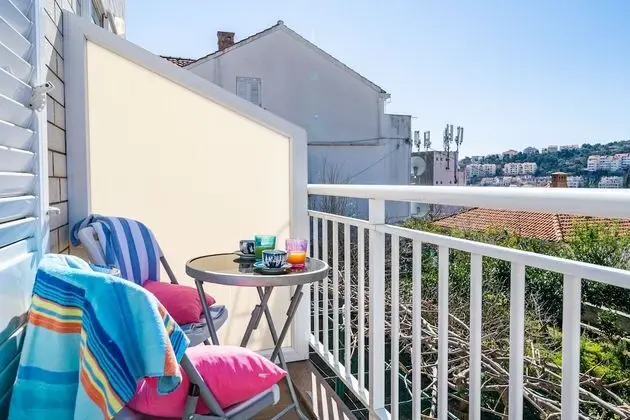 İki Ayrı Yataklı Oda (Balcony & Shared Kitchen)