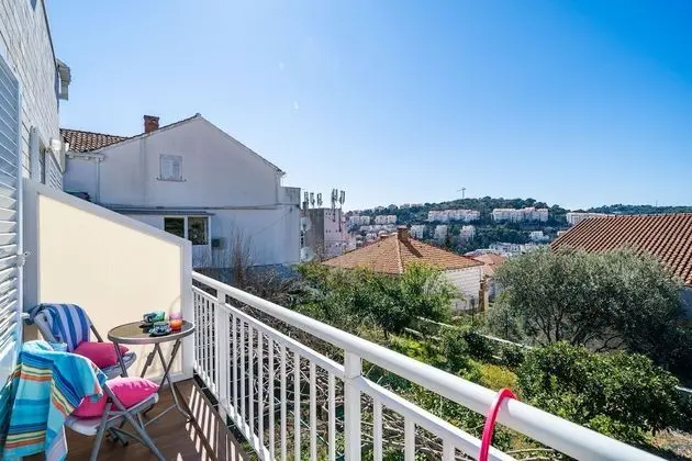 İki Ayrı Yataklı Oda (Balcony & Shared Kitchen)