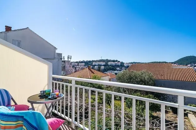 İki Ayrı Yataklı Oda (Balcony & Shared Kitchen)