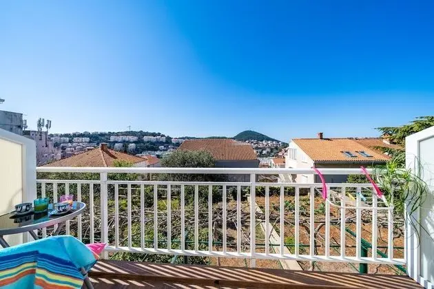 İki Ayrı Yataklı Oda (Balcony & Shared Kitchen)