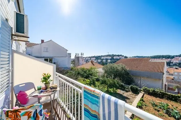 İki Ayrı Yataklı Oda (Balcony & Shared Kitchen)