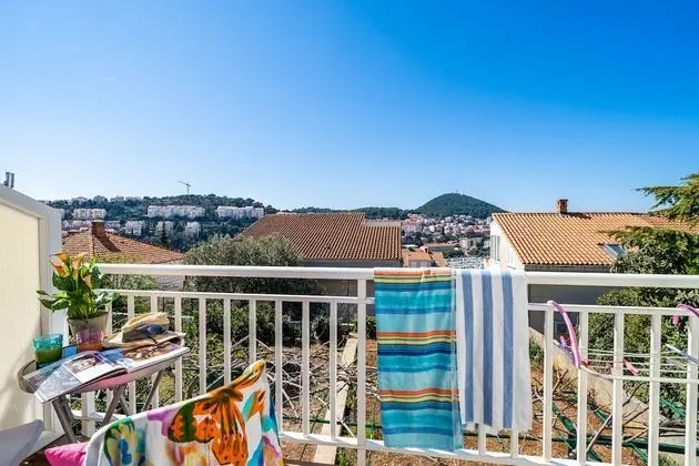 İki Ayrı Yataklı Oda (Balcony & Shared Kitchen)