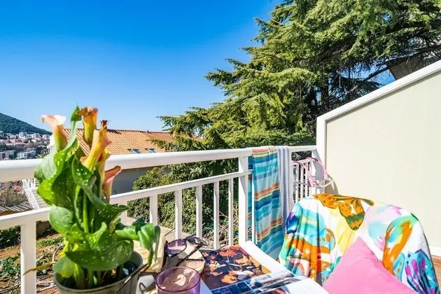 İki Ayrı Yataklı Oda (Balcony & Shared Kitchen)
