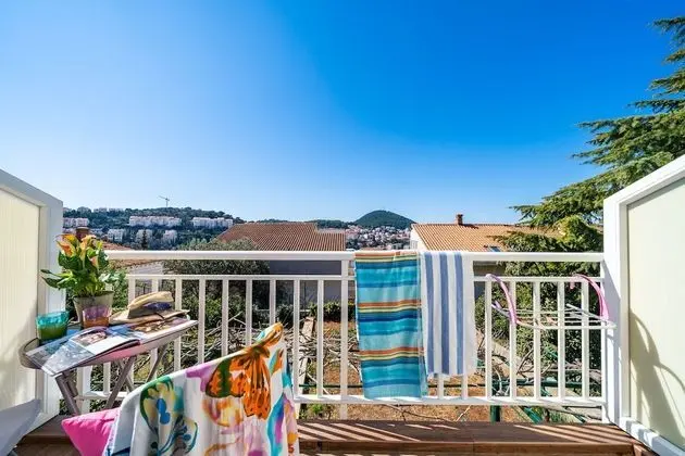 İki Ayrı Yataklı Oda (Balcony & Shared Kitchen)
