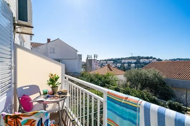 İki Ayrı Yataklı Oda (Balcony & Shared Kitchen)