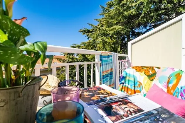 İki Ayrı Yataklı Oda (Balcony & Shared Kitchen)