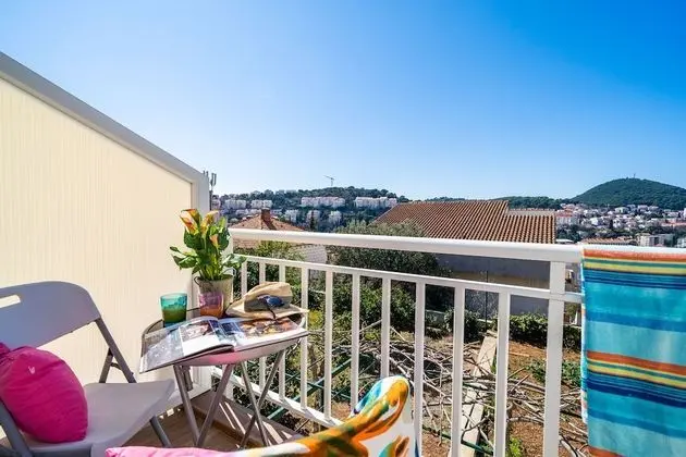 İki Ayrı Yataklı Oda (Balcony & Shared Kitchen)