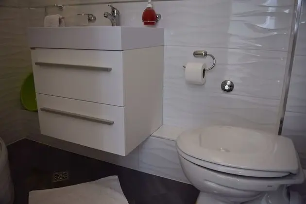 İki Ayrı Yataklı Oda (Balcony & Shared Kitchen)